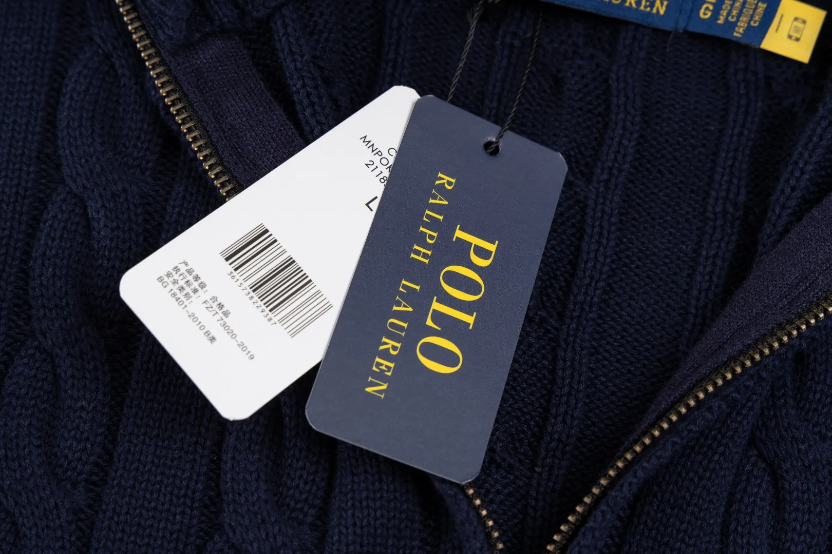 P236 #R92 RALPH LAUREN Ralph Lauren fifteen colors classic small label embroidery logo turtleneck pullover half-zip knitted cable sweater with high-density LOGO embroidery on the chest and original customized tag accessories. Made of pure cotton yarn, pure cotton is skin-friendly and comfortable, small label war horse embroidered twist turtleneck sweater 🐎 high quality, follow the blogger to learn how to wear it! Let’s buy a Ralph Lauren cable sweater. It’s a super hard-to-find series after it became popular. It’s hard to find one on the official website. It’s simple and practical to wear, with a lazy and loose feel. The thickened fabric has more texture, feels soft and delicate, and has a loose fit. Whether worn alone or layered, you can wear different styles of fashion with just one piece!   Size：XS S M L